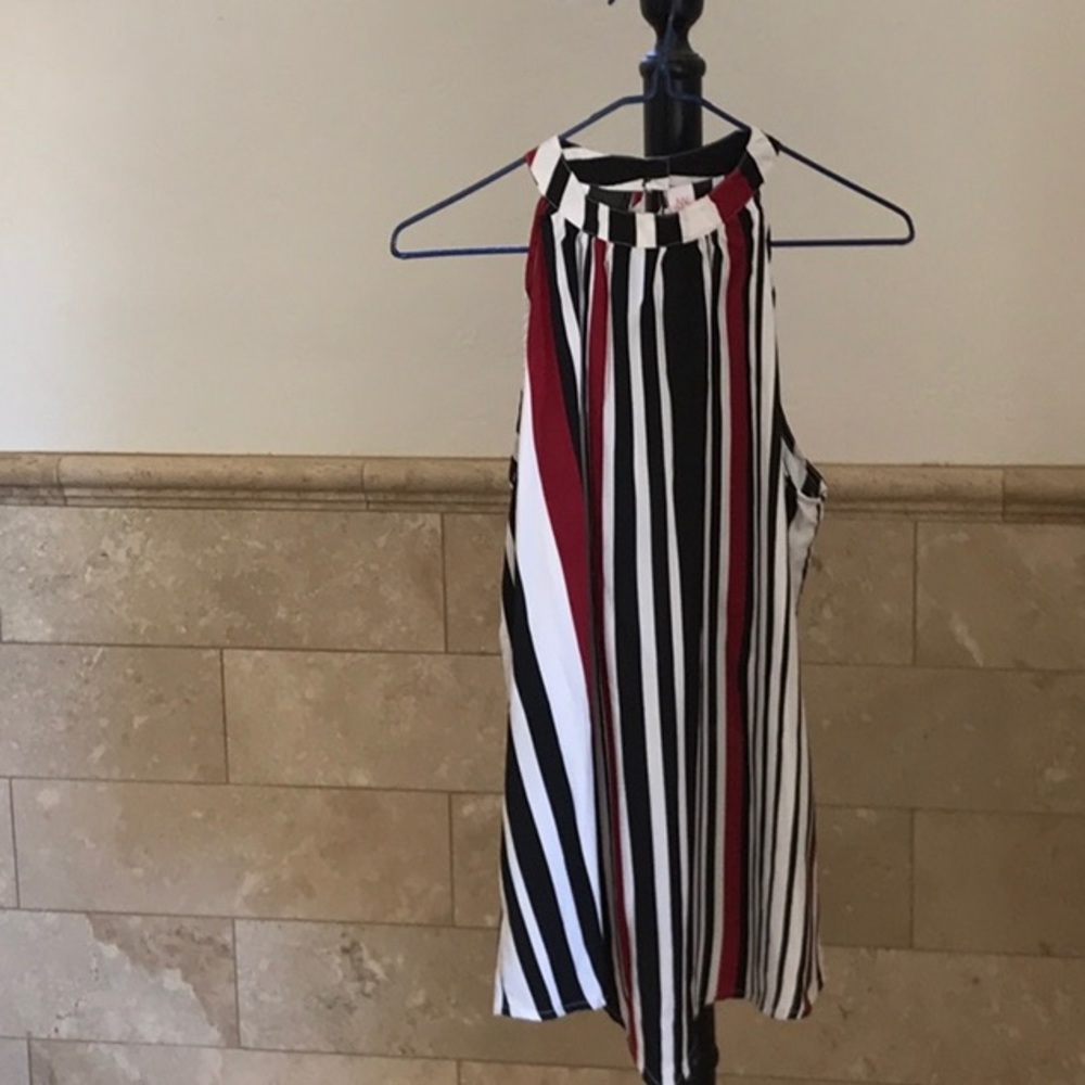 Sleeveless striped top in sz M